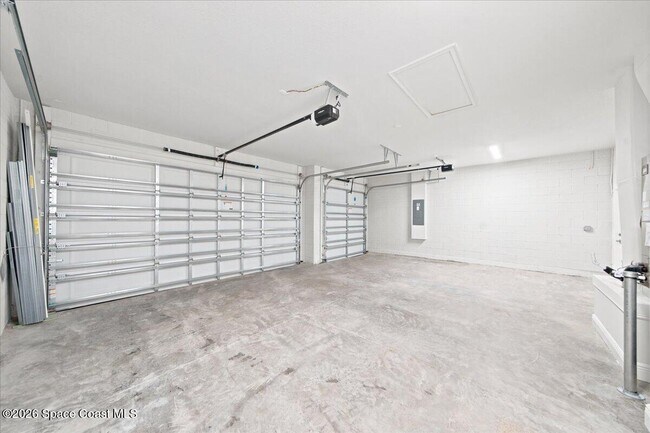 Building Photo - 407 Cellini Ave NE