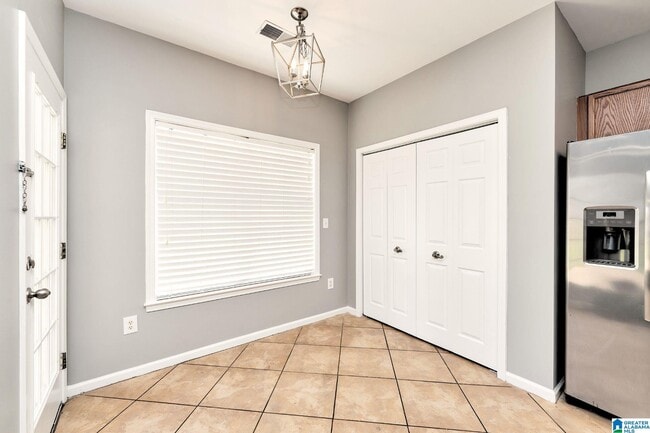 Building Photo - 916 Daventry Trail