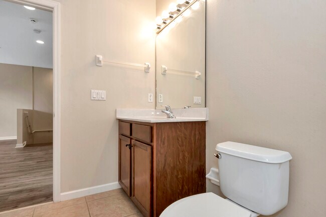 Building Photo - 253 Catriona Dr