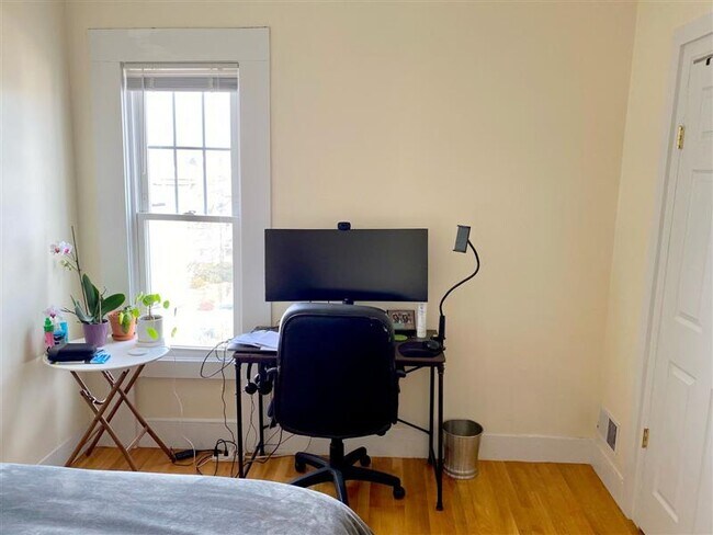 Building Photo - 14 Rockland Pl