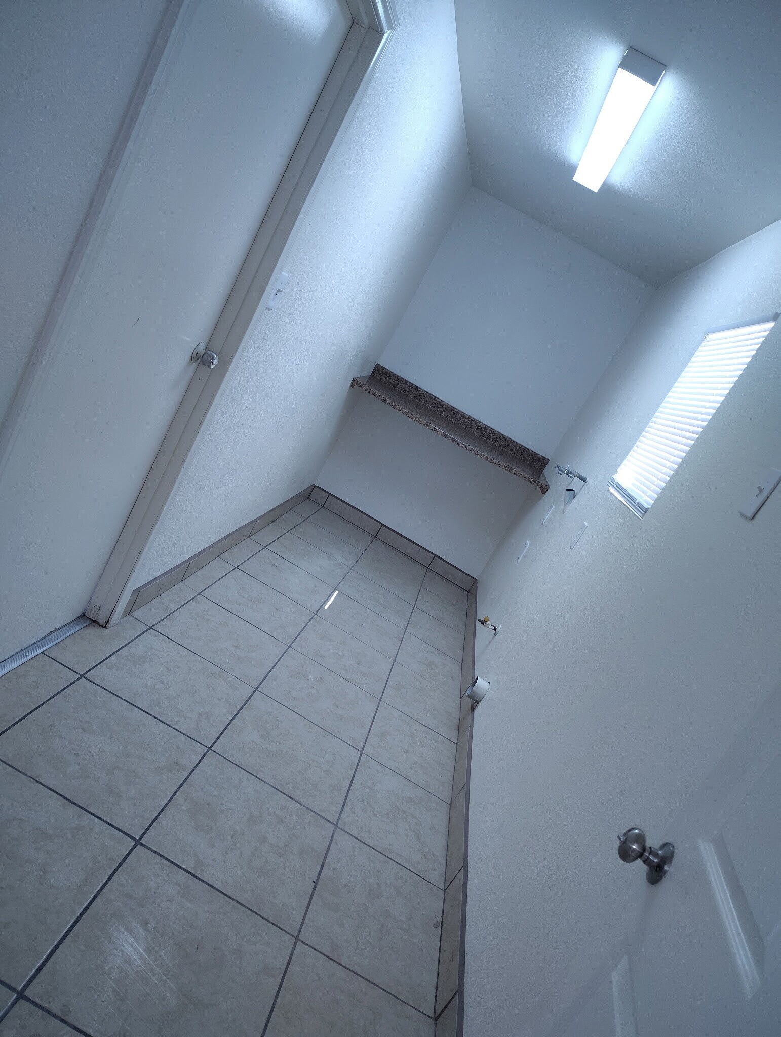 Building Photo - 950 S Thompson St