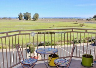 Building Photo - FURNISHED -Top-floor end-unit Condo UTILIT...