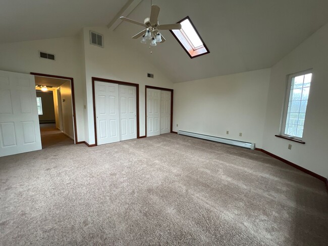 Building Photo - Gorgeous 3 bed, 2 bath home | Lawn Care In...