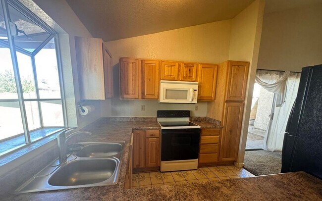 Building Photo - 3 bedroom at Peoria & 59th Ave