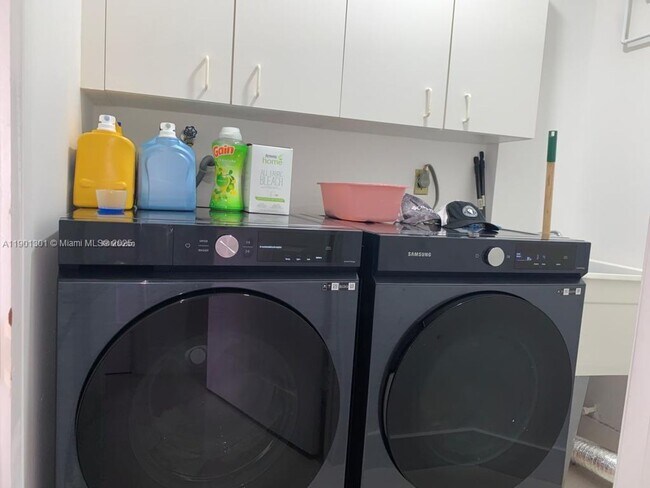 Building Photo - 14804 SW 155th Pl