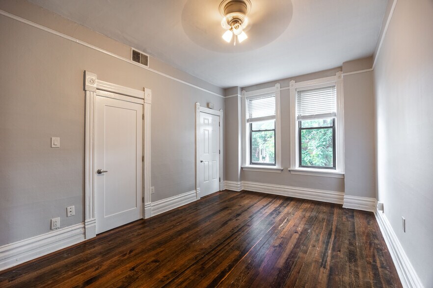 Building Photo - 2031 W Moffat St