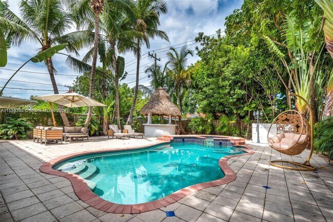 Building Photo - 527 SW 20th Rd