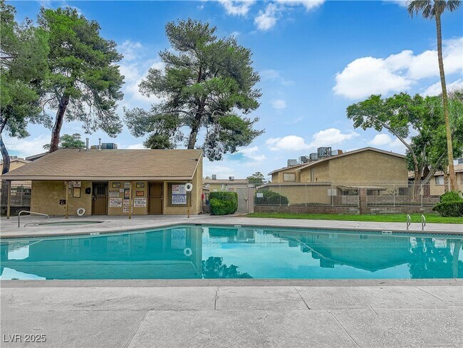 Building Photo - 2248 Short Pine Dr