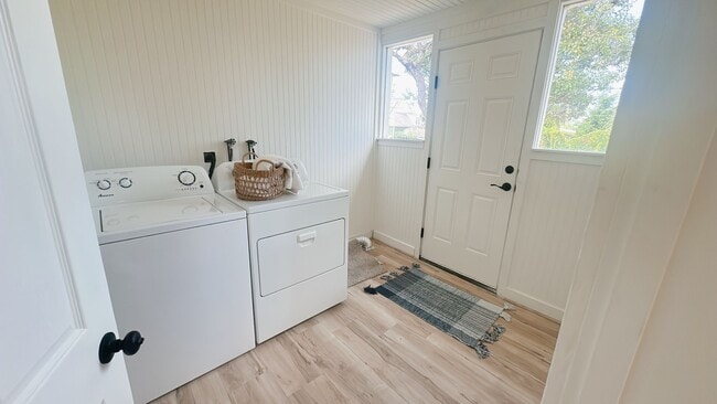 Building Photo - PRELEASING FOR LATE AUGUST: Classic 5bdrm/2 bath High St house with parking!