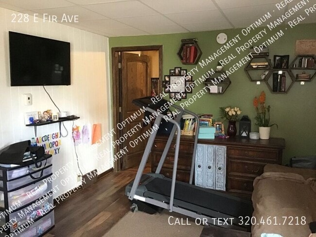 Building Photo - 228 E Fir Ave