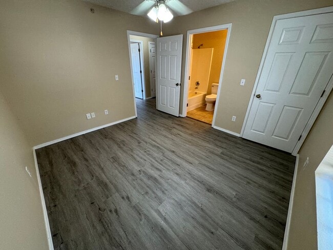 Building Photo - Updated 3 bedroom second floor Apartment a...