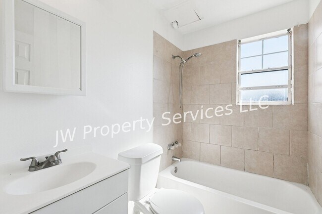 Building Photo - 204 Wilker Neal Ave