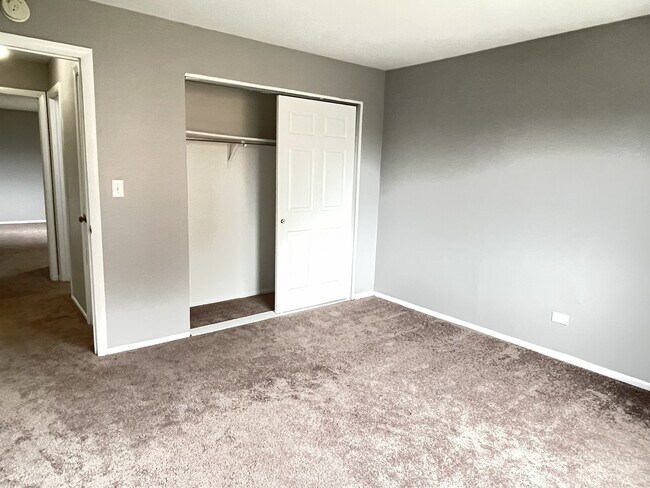 Building Photo - 535 Brookside Dr