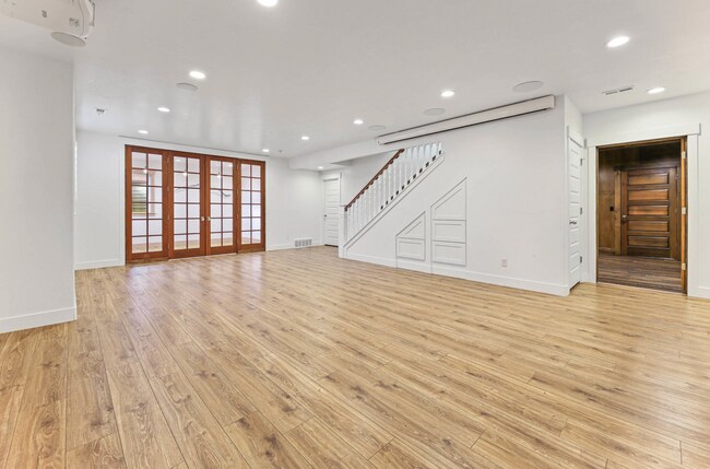 Building Photo - Beautiful 6-Bedroom Home in Eagle Mountain!