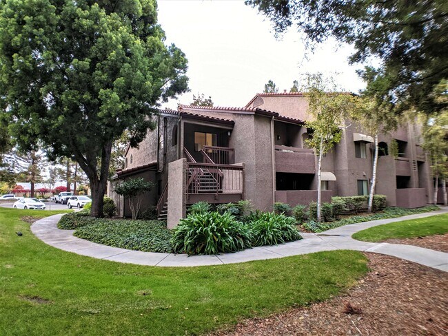 Building Photo - 2250 Monroe St