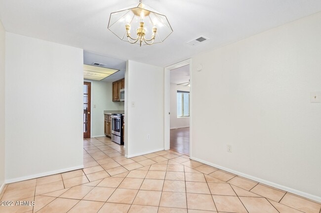 Building Photo - 1927 E Hampton Ave