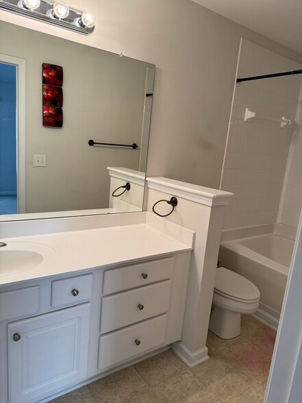 Second Bedroom/Bathroom - 1833 Willow Branch Ln