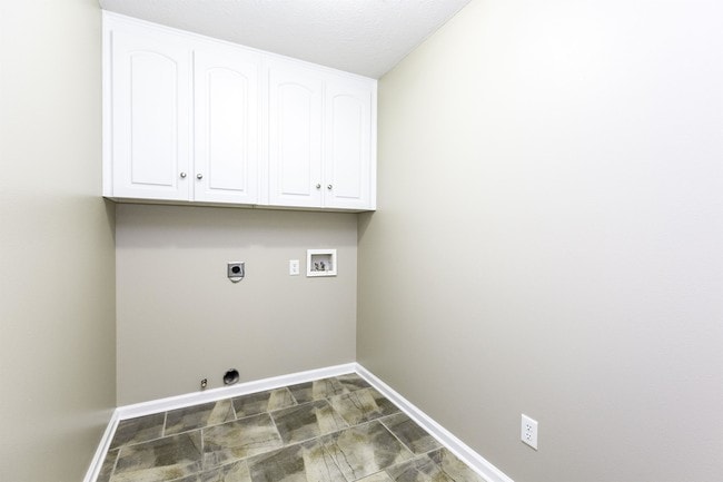 Building Photo - 17 Hillside Cove