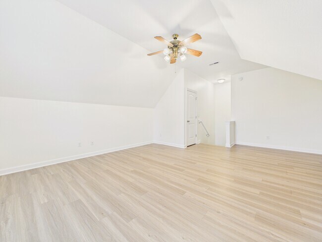 Building Photo - 602 Princess Anne Cir