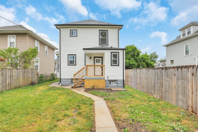 Building Photo - 282 S Cypress Ave
