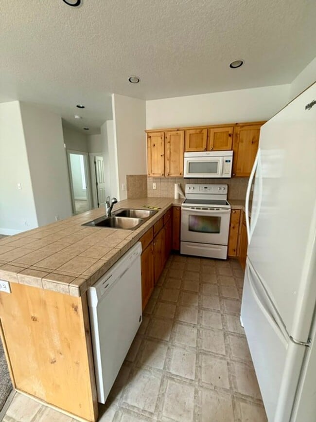 Building Photo - Charming 3-Bedroom Home in Peaceful 55+ Community!