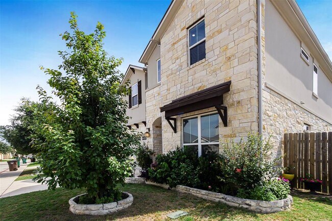 Building Photo - 4651 Katherine Dr