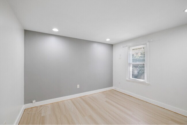 Building Photo - 1939 Fairland St