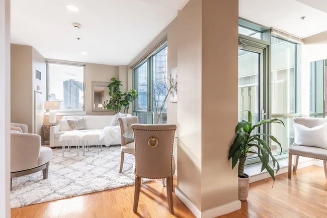 Building Photo - Modern Rental Unit in Prime West End / North Station Location