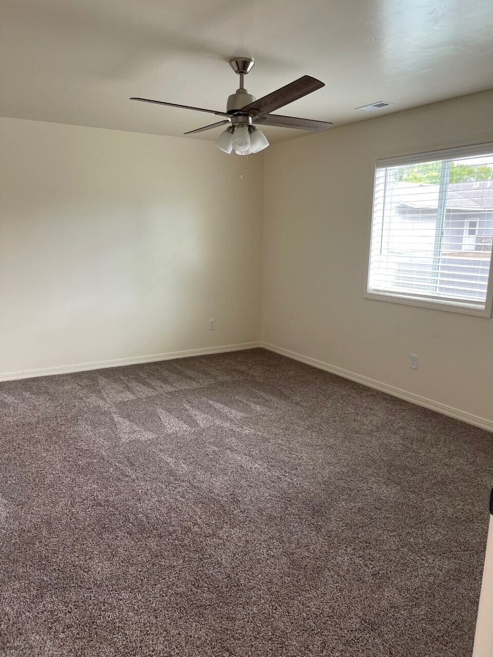 Master bedroom - 2124 E Olympic Ave