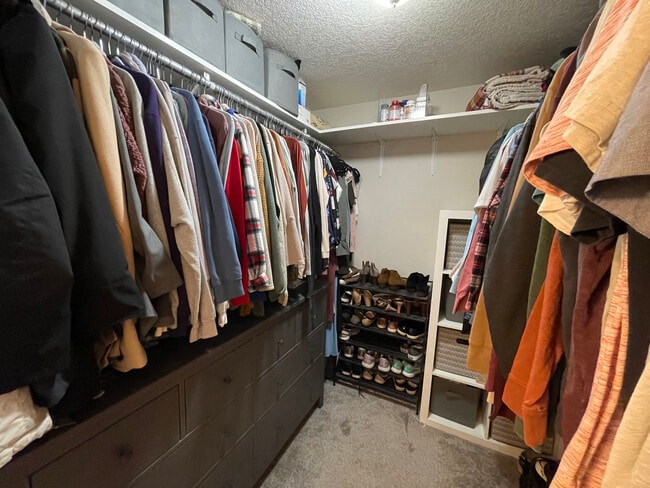 Building Photo - 527 Whitney Dr