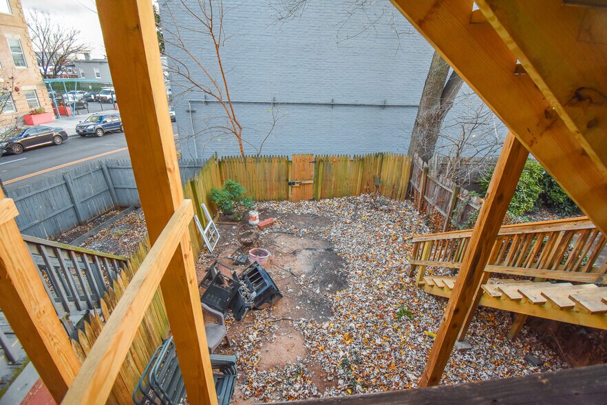 Building Photo - 13 S St NE