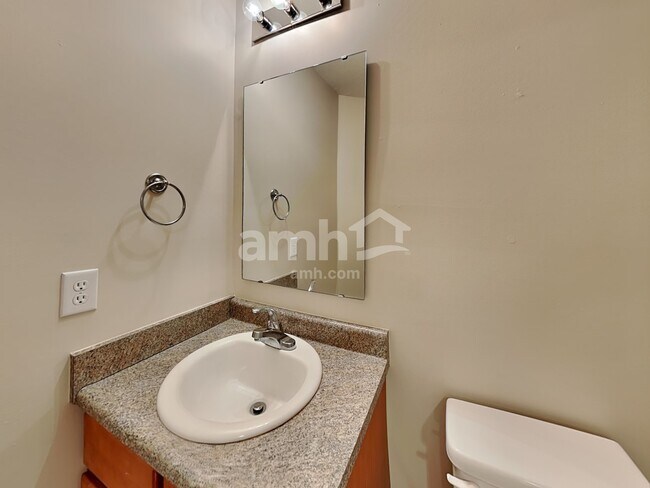 Building Photo - 1236 Saticoy Ct