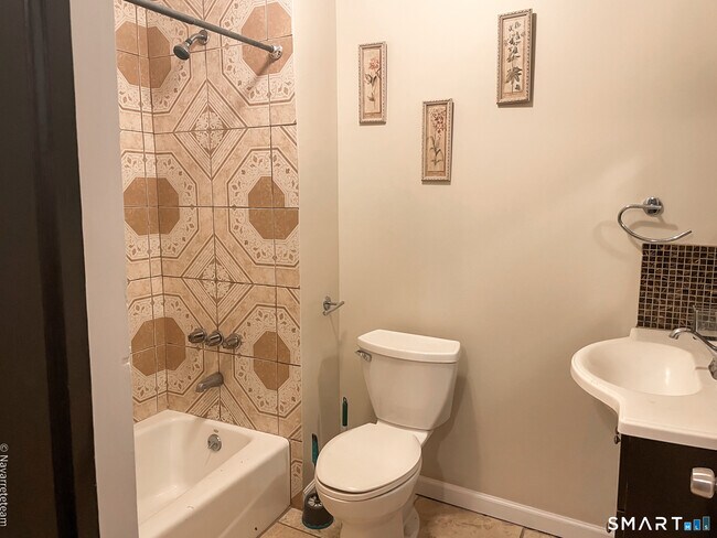 Building Photo - 155 Bouton St