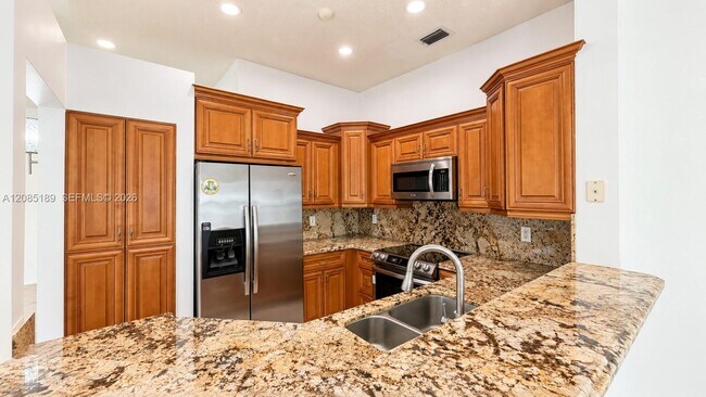 Building Photo - 908 Tanglewood Cir