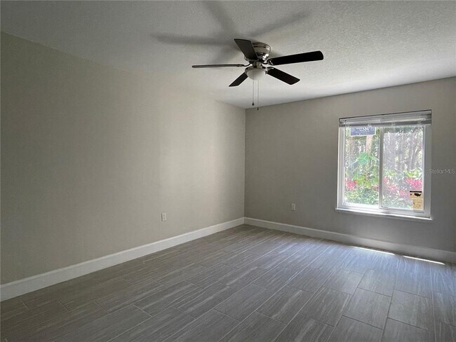 Building Photo - 586 Orange Dr