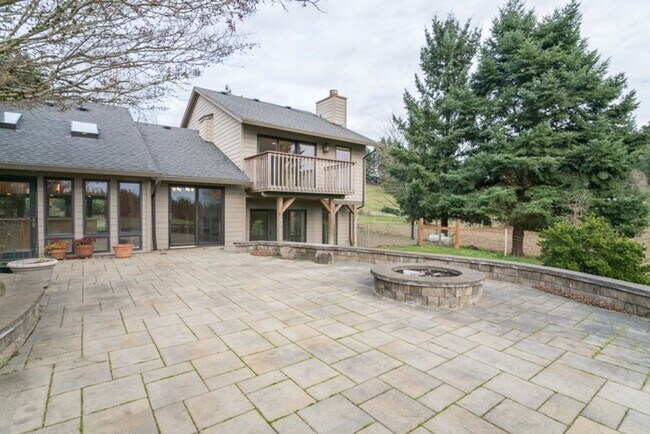 Building Photo - Escape to the Country, Spacious Contemporary in Wilsonville with Shop