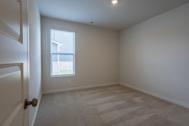 Building Photo - 1442 English Oak Dr