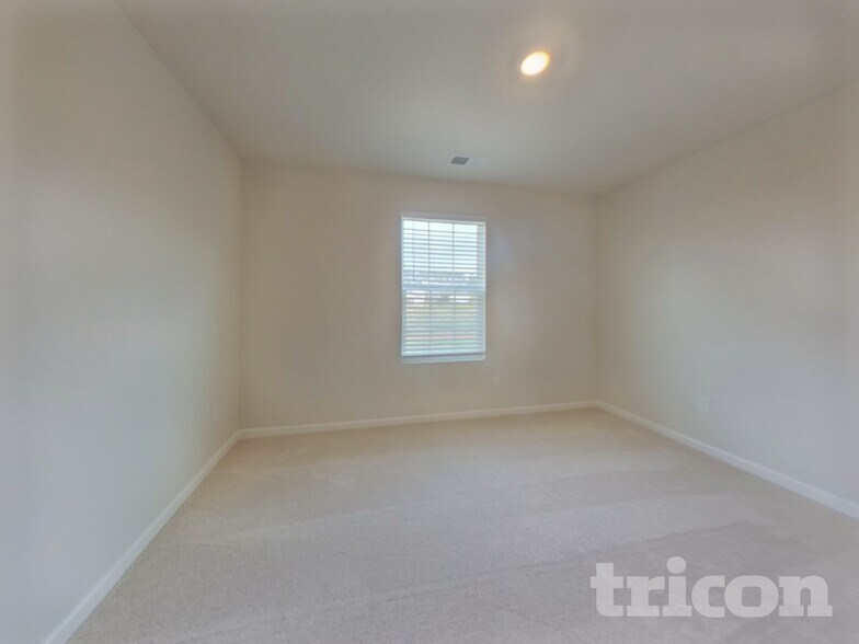 Building Photo - 1438 Cattleman Acrs Dr