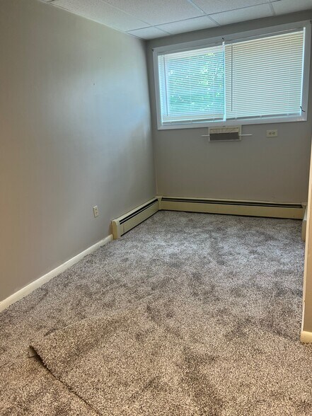 Building Photo - 410 Hillview Plz