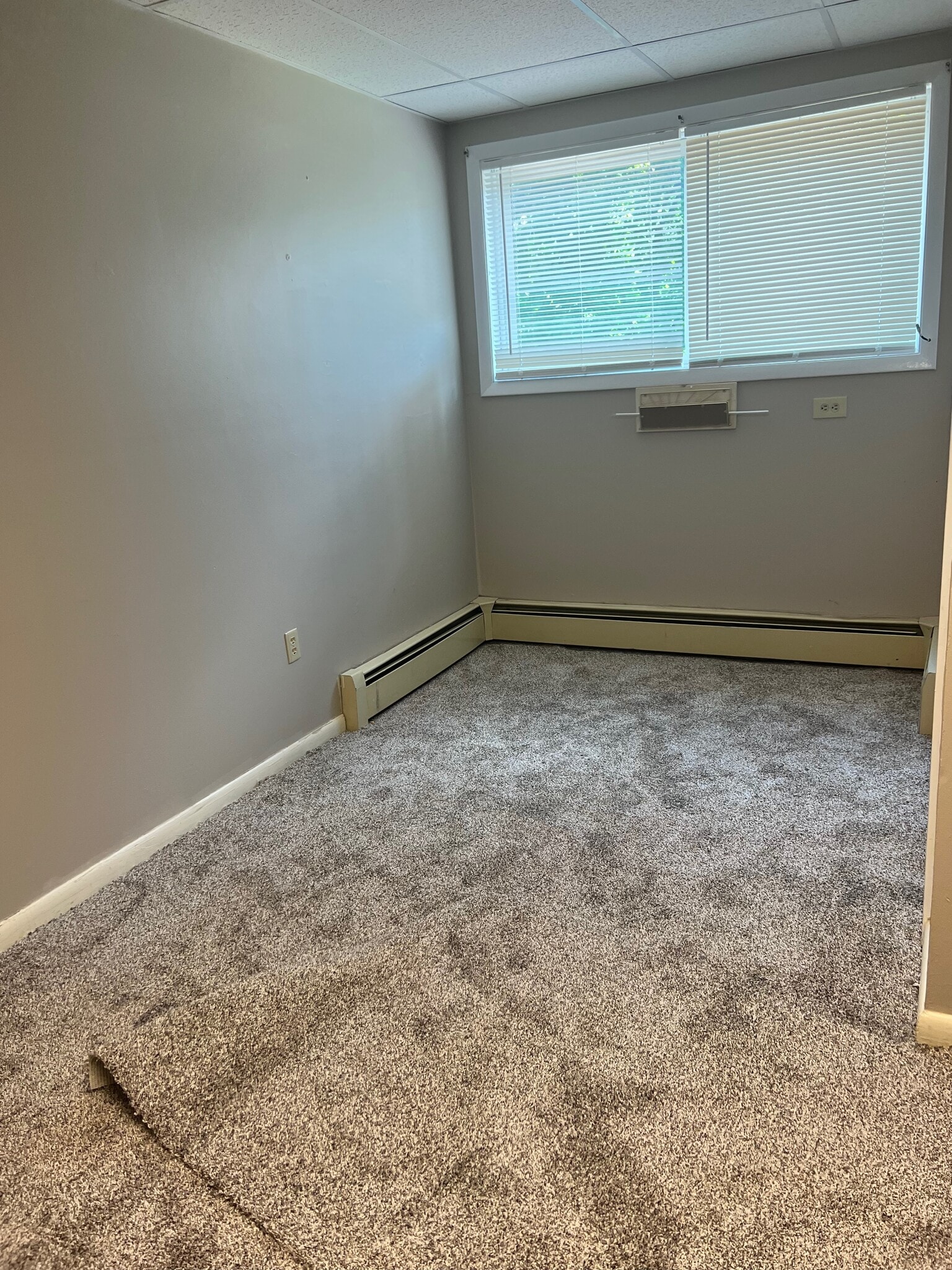 Building Photo - 410 Hillview Plz