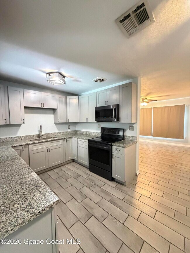 Building Photo - 1717 La Marche Dr