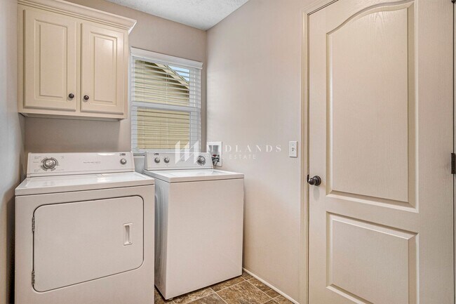 Building Photo - Ranch Townhome in Shadow View