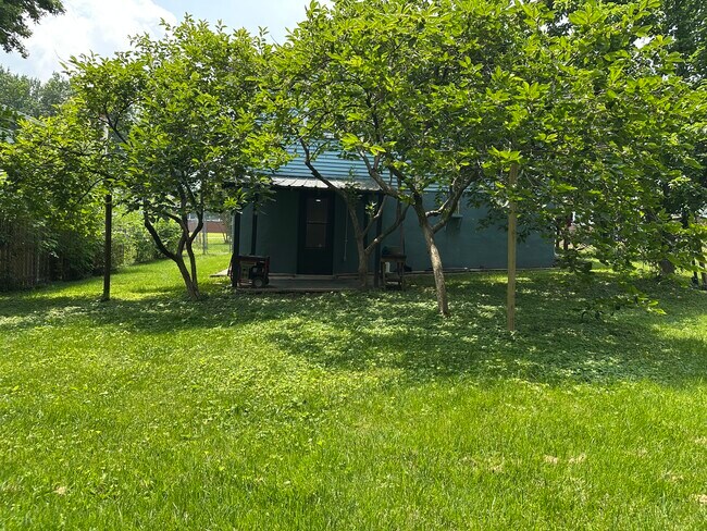 Building Photo - 8406 Spruce Hill Dr