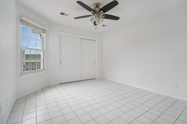 Building Photo - 6 Ray Ct