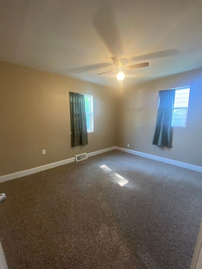 Building Photo - 3 BED | 1 BATH | SINGLE LEVEL HOME | ROBBINSDALE