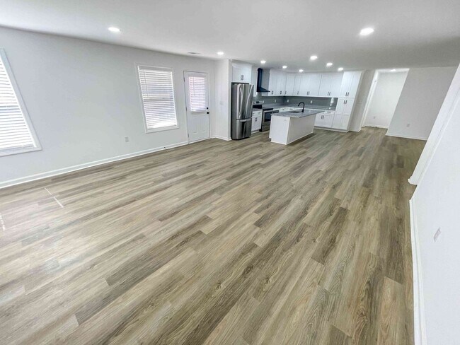 Building Photo - 167 Racine St SW