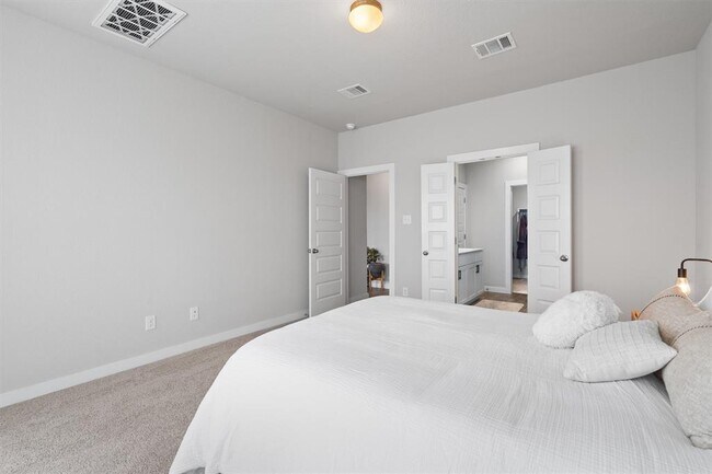 Building Photo - 11620 Comano Dr