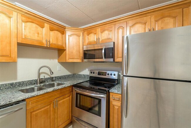 Building Photo - 5221 Bayshore Blvd