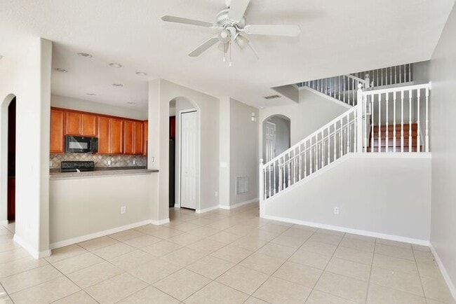 Building Photo - Spacious 4/2.5 Townhome in Gated Community in Avalon Park - Orlando