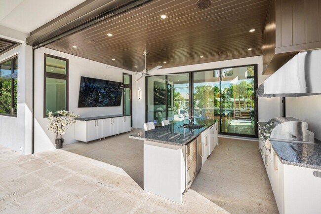 Building Photo - 2650 NE 48th Ct